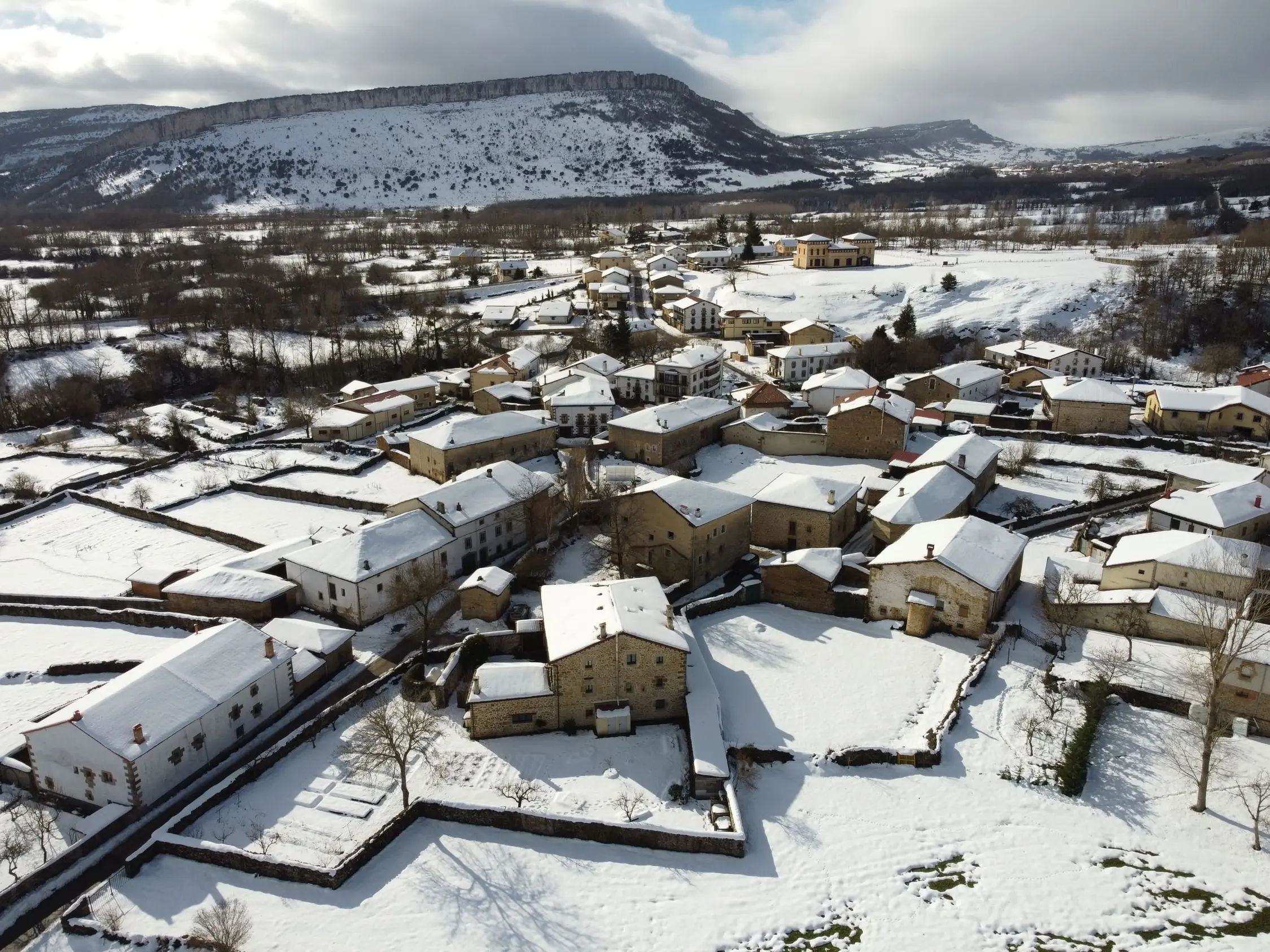 {{ $t('pueblo_nieve')}}